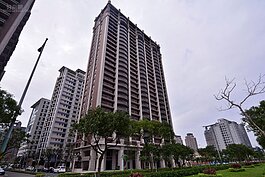 坐落在高鐵新竹站旁的中悅一品花園是中悅在新竹的最後一個產品，基本坪數都是百坪起跳