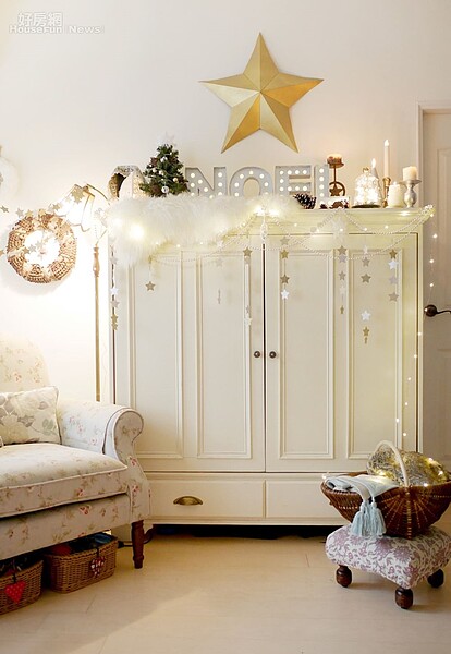 7. 運用銀、白、金色,打造不一樣的銀白聖誕。