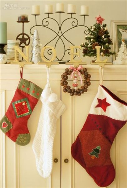 4.	電視櫃前掛聖誕襪，給自己期待禮物的心情。
