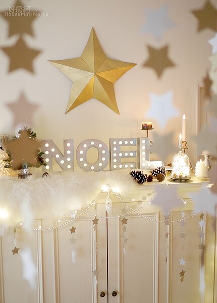 8. 和女兒一起裁了很多星星串起,風吹過來,星光閃閃。