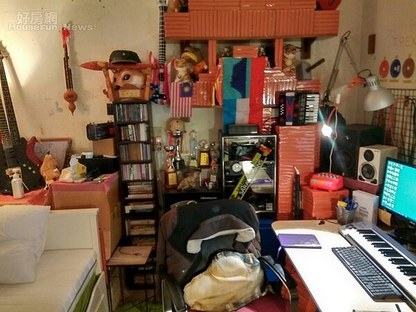 8. 錄音室放置沙發床,常工作到通宵達旦。