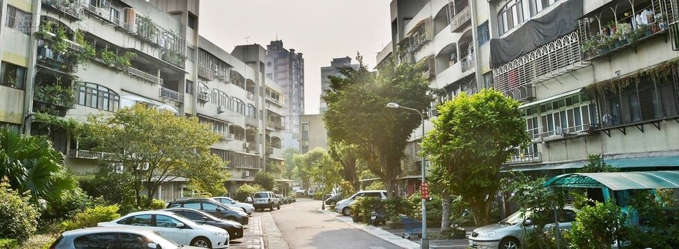 為加速老屋重建,內政部5月公布實施「都市危險及老舊建築物加速重建條例」26日會定案,11月將草案送議會,不料下午市府開會卻變卦(大刊頭)