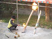 放炮養狗驅趕　久了猴理都不理