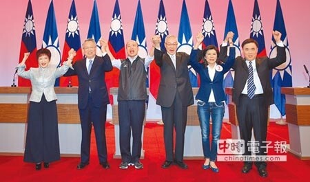 國民黨主席選舉電視政見會29日在中視舉行，候選人洪秀柱（左起）、詹啟賢、韓國瑜、吳敦義、潘維剛、郝龍斌到場並拉起手高喊「國民黨加油！」（姚志平攝）