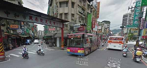 新北市中和興南夜市曾經繁榮，現在已經不復從前光景。圖／翻攝自Google map