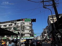 而永和成功路二段一路接到一段後，就可以直上福和橋引道前往公館