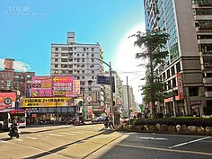 中正橋接永和區後，永和路直走就會接到中和路，簡單理解就是從永和往中和的道路