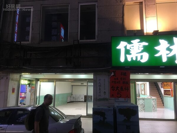 受到少子化影響，業者經營日漸艱困，留下空蕩的店面招租。（好房網News記者羅力元／攝影）