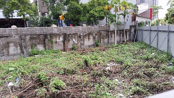 板橋區中山段基地綠美化施作前(圖/新北市城鄉局提供)