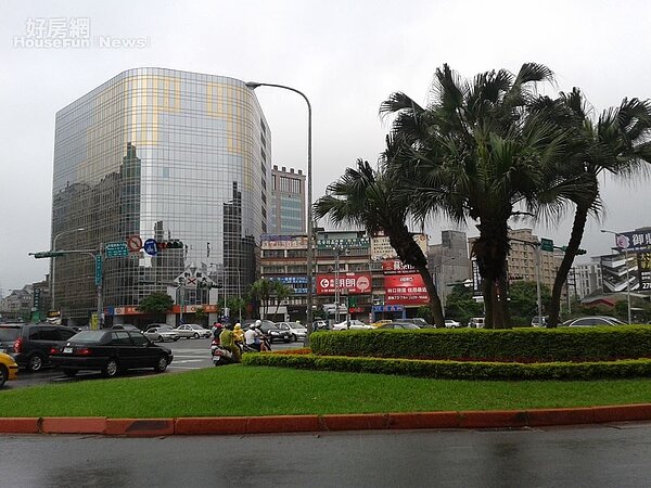 8.內湖市區房價目前已位居高點。