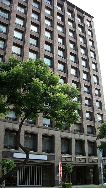 2. 民權東路六段的「紐約上城」外觀新穎,地段相當不錯。