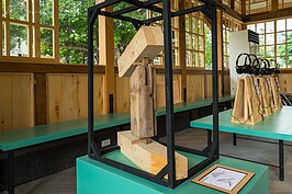 展示區中展示了位於屋頂的「破風屋架上東」的實體模型。