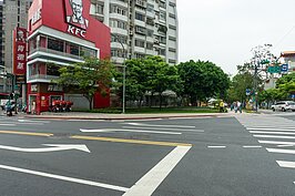 根據新北投驛志工的描述，當年新北投驛並非座落於現在的位置，而是在附近肯德基旁邊的三角窗綠地上，不過因為考量現在交通順暢，經過研議後才決定放在現在的位置。 