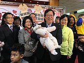 鄭文燦投書媒體　「前瞻建設讓桃園高飛」