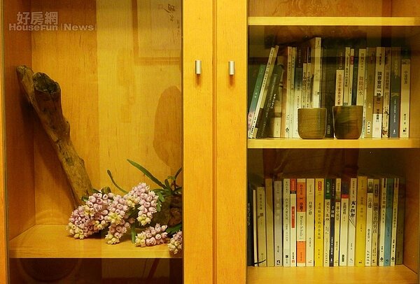 5. 書籍與花,是喜菡最重視的兩個元素。