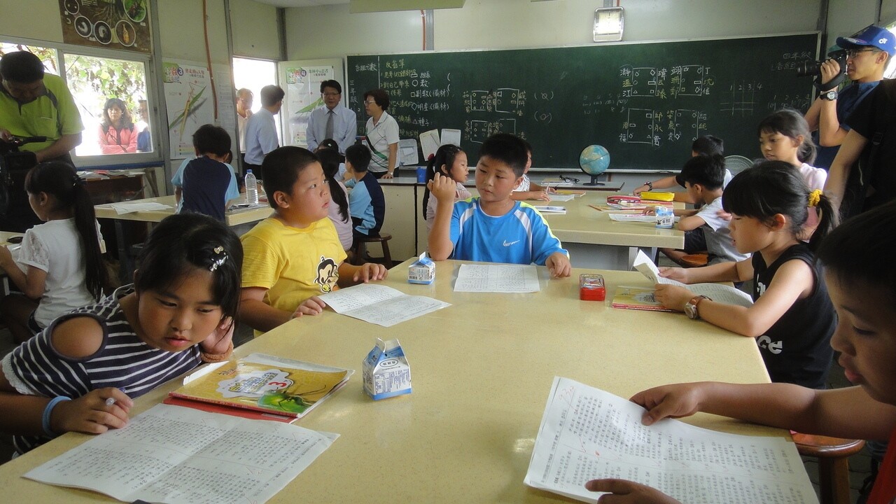 大明國小整建工程期間在操場搭建組合屋讓學生上課。 記者蔣繼平／攝影