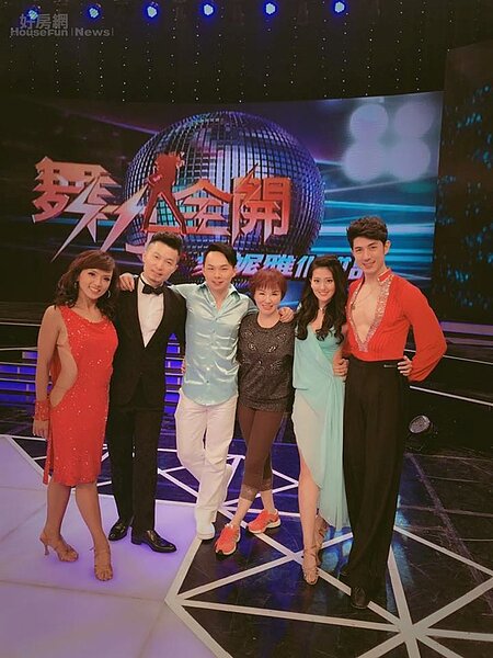 2. 李佩玲從民視《舞力全開》2012年開播至今,就一直擔任專業評審。