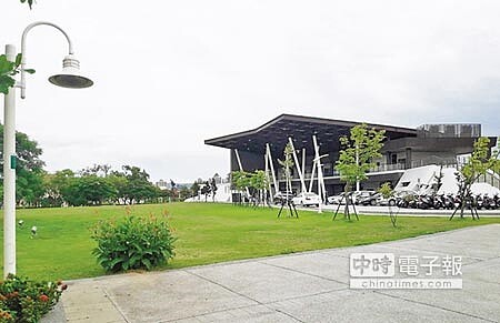 桃園新亮點 中路重劃區有充裕的公共設施,桃園市長鄭文燦視為下一個藝文特區。(楊宗灝攝)