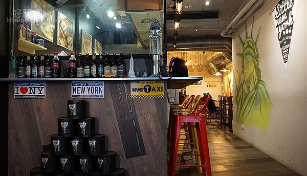 8.大部份傢俱都是萬子豪從過傢俱店或資源回收場,以便宜價格入手後自行改裝的。