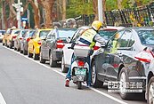路邊停車增收5億　市府挨批沒作為