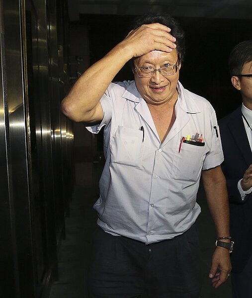 必翔公司傳出炒股弊案,伍必翔夫妻與相關人士移送台北地檢複訊,伍必翔以兩百萬元交保。 記者楊萬雲/攝影