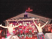 布農族通宵達旦　歌舞慶耶誕