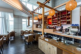 日式料理店的樣子，沒在這邊租辦公室，也可預約來品嚐美食。