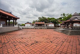 原本是動物園一部分，後來興建成為兒童樂園的「昨日世界」最後的翠燦時光就是花博展覽時期，花博結束後就一直乏人問津至今。