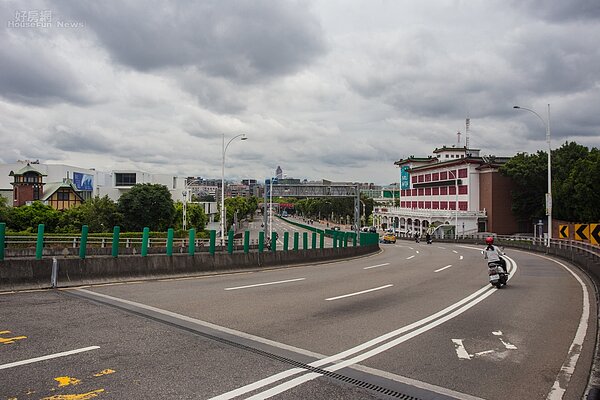 中山北路三段 美術館 圓山 花博 美軍 台灣神社 中山橋 明治橋 動物園 兒童樂園 基隆河 憲兵 老蔣 大同公司 海霸王 餐廳 書局 舶來品 晴光市場