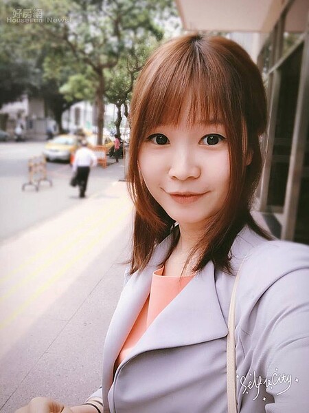 1. 甜美的朱薇錡除了是寫憶文化總編輯,也是《朱朱說故事》直播主持人。