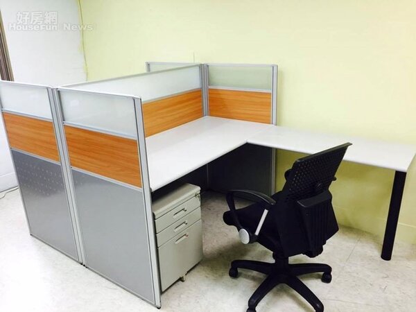 
4.	辦公空間為黃色系，OA辦公桌提供辦公租借。