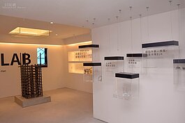 但其實整個過程，就是要告訴民眾建築就如同製作麵包，除了細心製作過程外，也需要耐心等待發酵；同時間成立「工學館」讓民眾了解建築過程