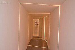 如同時光隧道的光廊，帶領民眾走入平常看不到的世界