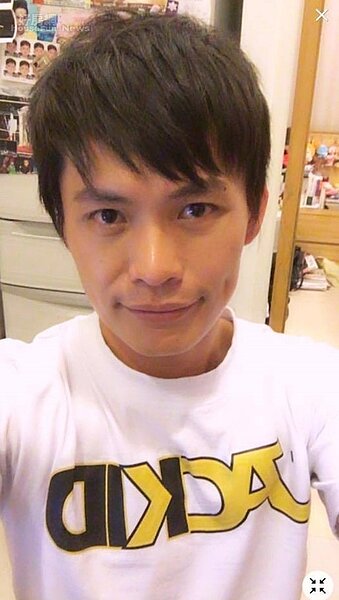 1.	黃鐙輝主持風格幽默，人氣不斷翻漲。（翻攝自黃鐙輝粉絲頁）

