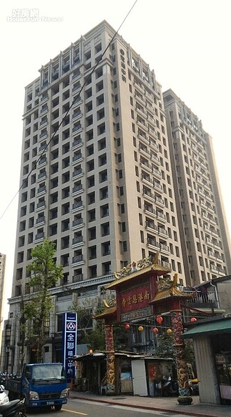 7. 「冠德中研」為中研院路二段的新穎大樓。