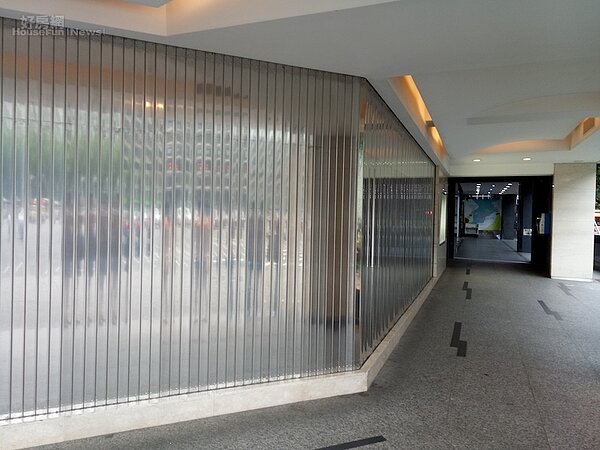 東區亨得利關店。（好房網News記者蔡佩蓉攝影）