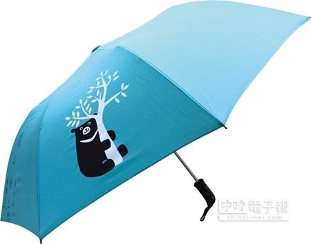 
超萌台灣黑熊傘，超卡娃伊的黑熊熊抱大樹，非常討喜。圖／本報資料照片
 