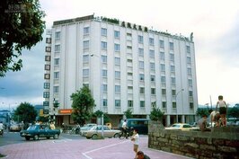 現在的海霸王同棟建築物以前是樂馬大飯店與喜相逢酒樓
