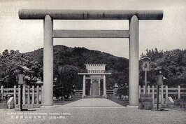 當年台灣神宮與鳥居。