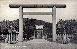 當年台灣神宮與鳥居。