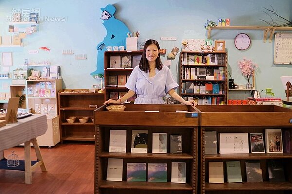 1. 香港詩人陸穎魚藉詩生活空間圓夢。