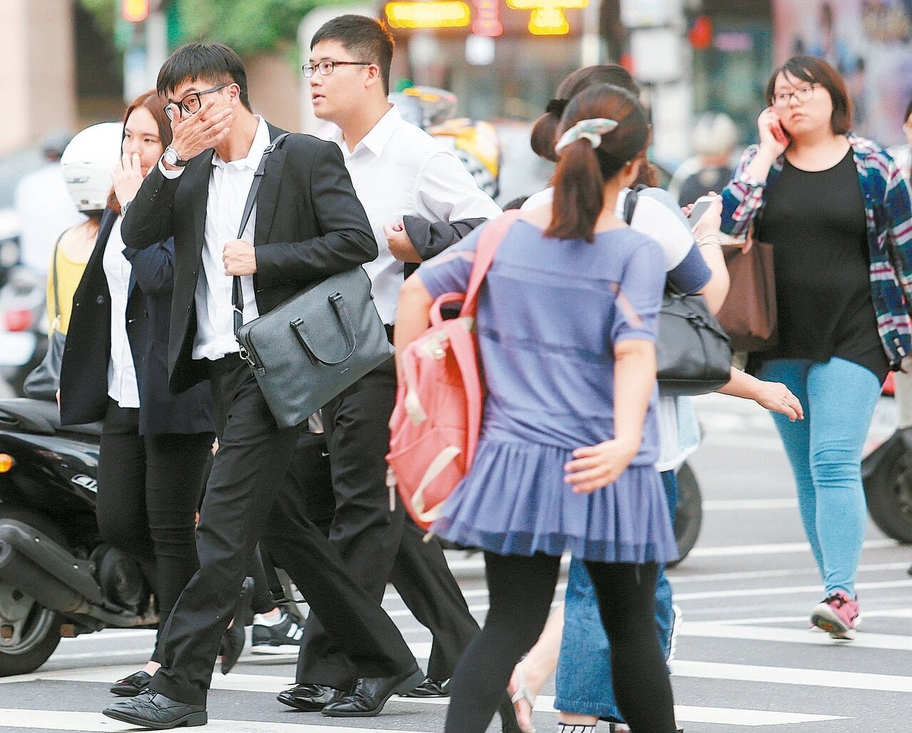 去年我國職業病給付人次創六年新低，官員指國內勞工意識抬頭，申請職業病給付案例增加，但若無法證明職業與健康的因果關係，造成職業病給付核定率下滑。 報系資料照