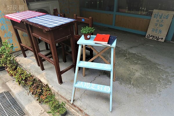 7. 坐在門口,可感受接到街道溫度和浮生閒暇。