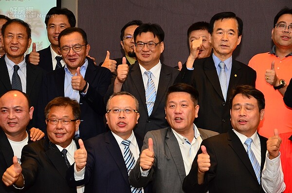 不動產公會改選晚會蔡松晏理事長與高志鵬立委,王應傑董事長