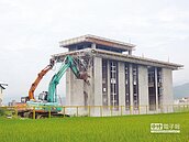 違規農舍黃牛　縣府鐵腕拆除