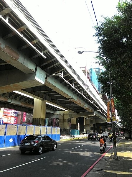 3.中和景平路有捷運環狀線經過，房價看漲。
