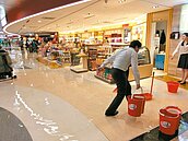 連2年同天遇水劫　賀陳旦：桃機漏水缺失要改正