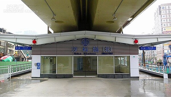 5. 汐止有汐科火車站,交通十分方便。