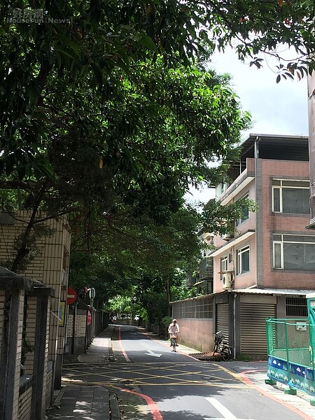 財政部預告修正營業稅特種稅額查定辦法,可能對都會區的包租公較有影響,且是以公寓分隔套房者,粗估四至五間公寓就會達到20萬元開立發票的門檻。(好房News林美欣攝影)