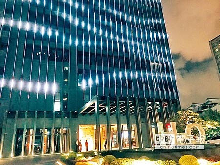 天后張惠妹8月將到高雄巨蛋開唱,H2O水京棧推出限量套票專案搶客,圖為飯店外觀。(柯宗緯攝)